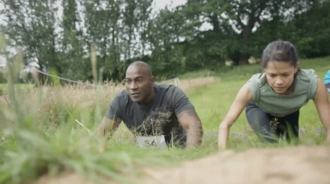 4K Competitive team in assault course race getting ready at the starting line Stock Footage 65865182