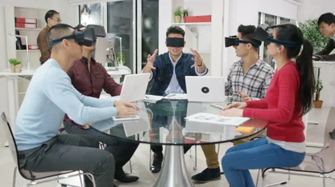 4K Computer programmers trying out virtual reality viewers Video stock 61719395