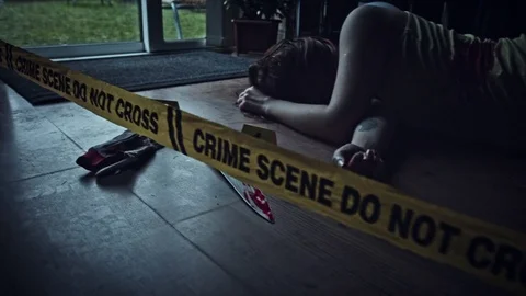 4K Crime Scene Camera Moving around Dead Body and Evidences Vídeos de archivo 72288639