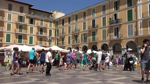 4K Crowded public square in old town of iconic Palma Majorca tourism attraction Video stock 67390906
