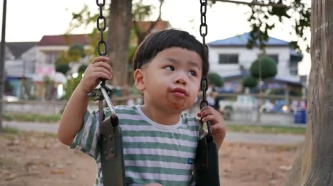 4K, Cute child on swing in park, 스톡 동영상 59797871