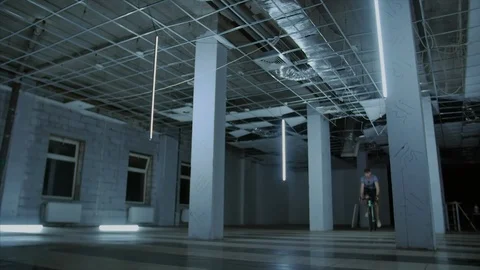 4K The cyclist rides towards the camera Stock-Footage 103060296