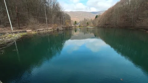 4K Dam Pathway Walk - POV Perspective Over Small Forest Lake Vídeos de archivo 332374107