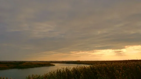 4K Dark clouds over the bend of the river at sunset. Windy autumn sky. 動画素材 97161533