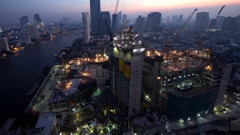4K : Day to night, Construction site on Chao Phraya riverside in Bangkok Vídeo Stock 71223124
