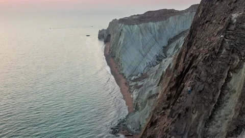 4K day to night sunset timelapse of a massive cliff and beautiful coast Video stock 167251782