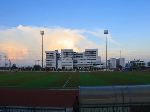 4K Day to Night Time-lapse of Samut Prakan Central Stadium Vidéo 75131523