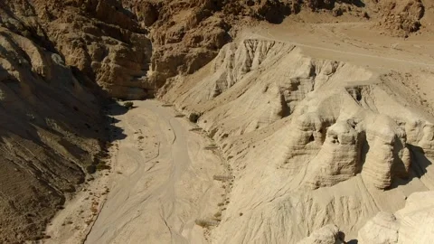 4K - Dead Sea Scrolls Cave In Qumran (Qumran Caves). Vídeos de archivo 347748069