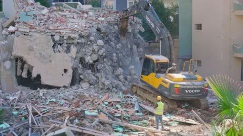 4k, Demolition machine is breaking the f... | Stock Video | Pond5