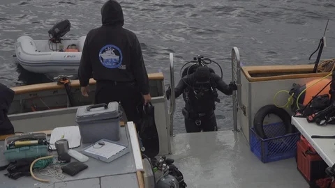 4k Diver Boarding Boat On Bumpy Seas Video stock 120352108