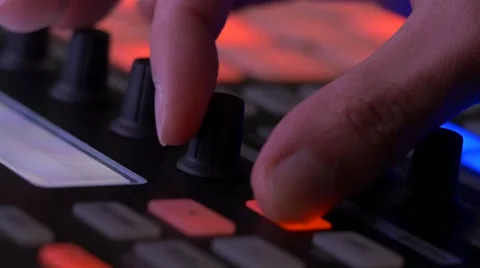 4K Dj Adjusting Knobs During Live Performance 스톡 동영상 40436547