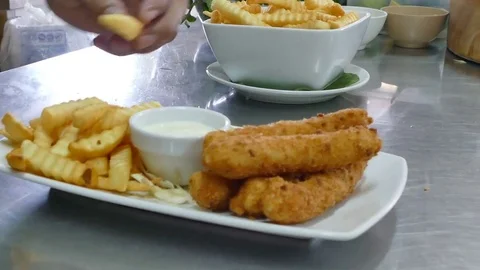 4K Dolly Chef preparing food on dish at restaurant kitchen Video stock 79739438