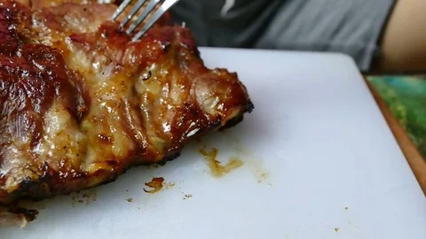 4K Dolly, close up slicing BBQ pork ribs Video stock 83527227