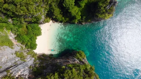 4k dolly in on hidden beach on remote island in Thailand Stock Footage 107669352