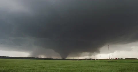 4K Dramatic wide shot of storm and strong tornado. Video stock 40398945