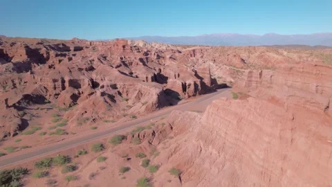 4K drone aerial view of Las Ventanas in Cafayate, Salta, Argentina. Unique red Stockbeeldmateriaal 341661582