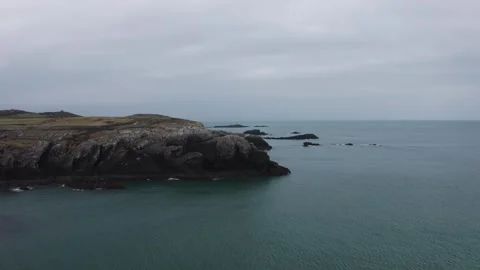 4K drone along the sea cliffs towards Rhoscolyn on the West Anglesey, Wales 動画素材 272222133