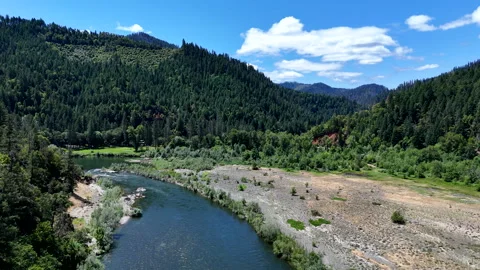 4K Drone A Bend in the Rogue River Near Galice, Rogue-Siskyou National Forest Vídeo Stock 313381773