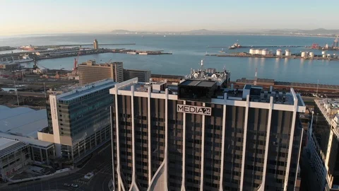 4k drone. Cape Town CBD buildings at sunset Видео 93117616