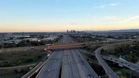4k - Drone - Denver Highway Hyperlaps 動画素材 124977975