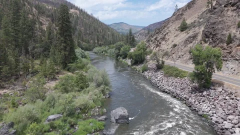 4K Drone Descending Over the Klamath River Near Oakbar Stock-Footage 314798909