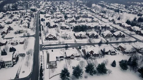 4K drone flight above peaceful, quiet neighborhood scene after the first snow fa 스톡 동영상 101490124