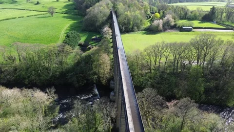 4K Drone Flight Over Historic Aqueduct in Wales on a Sunny Day Видео 333958203