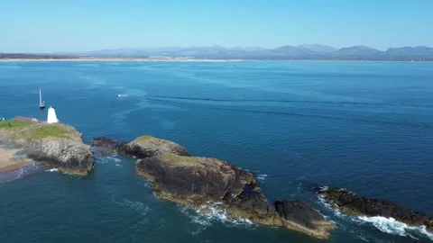 4K Drone Flight Over the North Wales Coast with Mountains, Lighthouse and Motorb Vídeo Stock 334738059