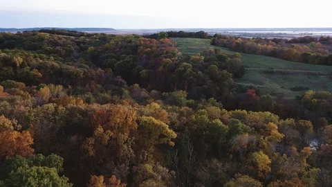 4K Drone Flight Over Scenic Overlook in Iowa During Fall/Autumn Stock Footage 118564894