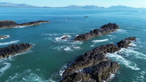 4K Drone Flight Over the Sea and Coastal Cliffs in North Wales on a Sunny Day Vídeo Stock 334738098