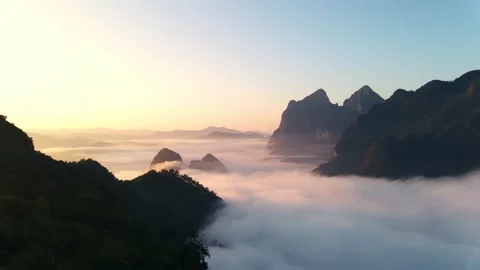 4k drone flight through passing through the mountains with sunset 库存影片 344313715