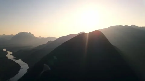 4k drone flight through passing through the mountains mueng ngoi Laos 库存影片 344314318