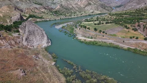4K Drone Flight Toward River Through Scenic Natural Landscape Vídeo Stock 336219349