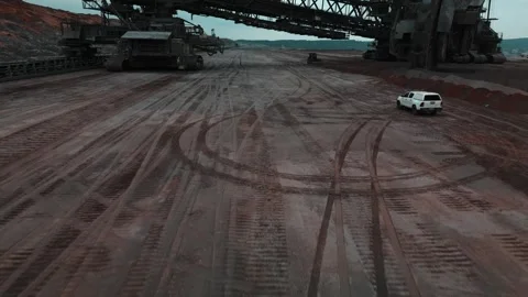 4K Drone Flight under Bucket Wheel Excavator 293 in Hambach Mine Germany 動画素材 319025876