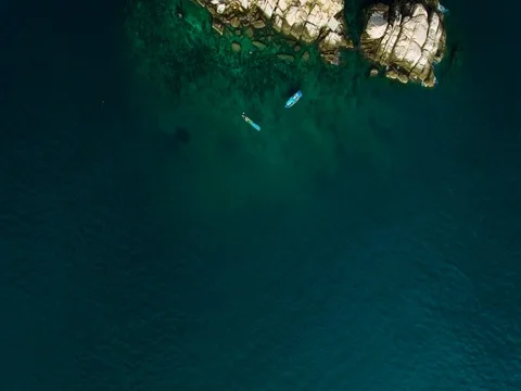 4K Drone; Fly-in above Shark Island, Koh Tao, Thailand Video stock 71340965