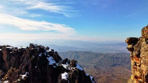 4K Drone Flying Between Narrow Snowy Mountains Under Clear Blue Sky Vídeos de archivo 334920653