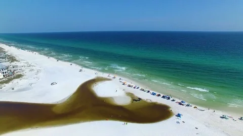 4K Drone Flying Out Over White Sandy Beach to Beautiful Emerald Green Ocean Vidéo 109229875