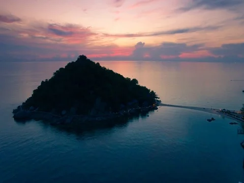 4K Drone; Flying over Koh Nang Yuan at sunset, Thailand Stock Footage 71340284