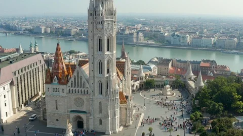 4K drone flying slowly towards Matthias Church in front of Fisherman's Bastion Video stock 115104436
