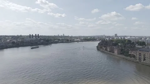 “4K Drone Flyover Above the River Thames Towards Greenwich Museum, London Stock Footage 318558062