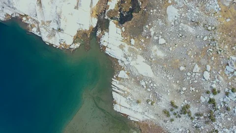 4K Drone Flyover of Alpine Meadow and Lakes Vídeo Stock 97912552