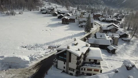 4K Drone Footage of Alpine Snowfields Stockbeeldmateriaal 321865107