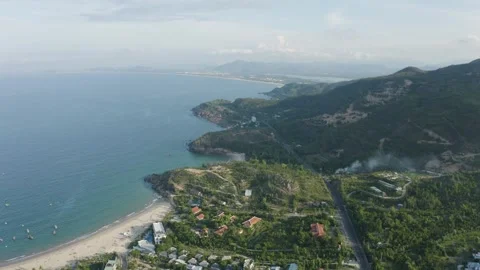 4k Drone Footage - Beautiful Mountains and Beaches near Quy Nhon Vietnam. 스톡 동영상 342000459