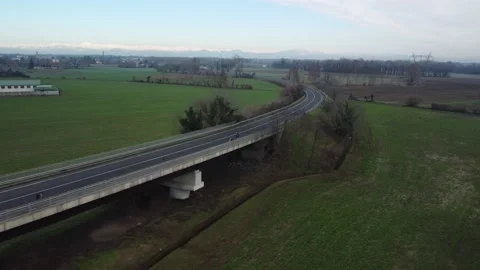 4k drone footage of a cyclist doing sport and riding a bike in a curved bridge Vídeos de archivo 146340538