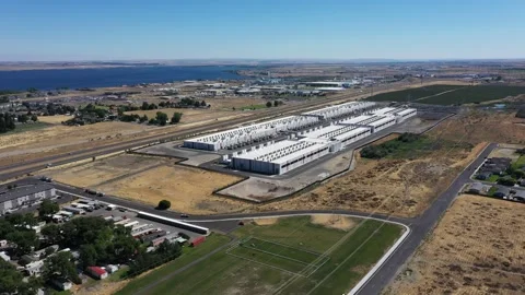 4k drone footage of a massive data center cloud service in Boardman, Oregon, USA Stock Footage 341389559