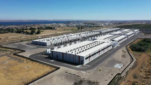 4k drone footage of a massive data center cloud service in Boardman, Oregon, USA 库存影片 341389566