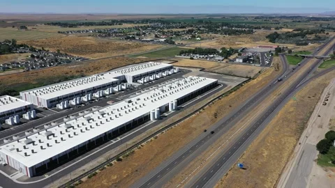 4k drone footage of a massive data center cloud service in Boardman, Oregon, USA Stock-Footage 341390775