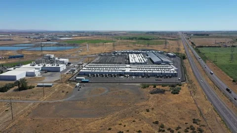 4k drone footage of a massive data center cloud service in Boardman, Oregon, USA Stock-Footage 341392293