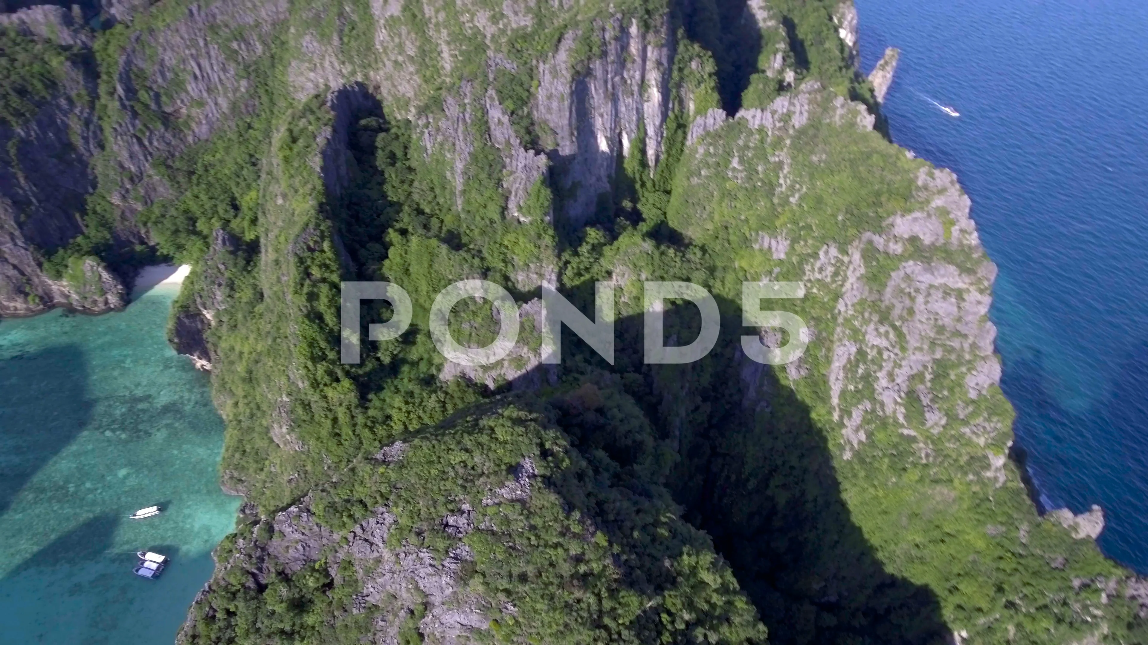 Alvorlig Snavset cigaret 4K drone footage of Maya Bay in Koh Phi ... | Stock Video | Pond5