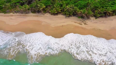 4K Drone Footage Over Empty Puerto Rico Beach – Sunny Tropical Oceanfront View Vidéo 301724262